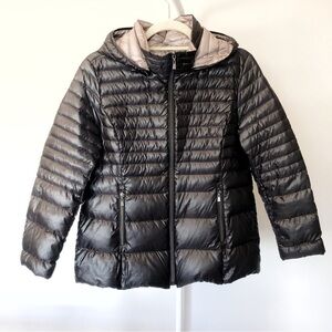 Lightweight Packable Winter Short Puffer Women’s Black Hooded Down Jacket Coat.